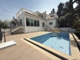 Ozanköy, Girne’de Yüksek Standartlarda Tamamen Yenilenmiş Muhteşem 4+1 Villa