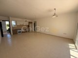 Satılık – Tatlısu, Gazimağusa, Sea Terra Reserve Sitesi'nde Bakımlı Zemin Kat 3+1 Daire