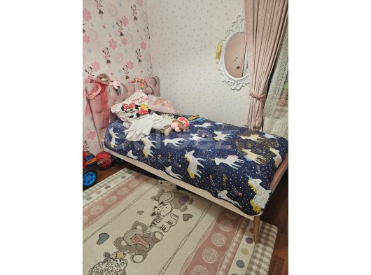 Az kullanılmış çocuk karyolası