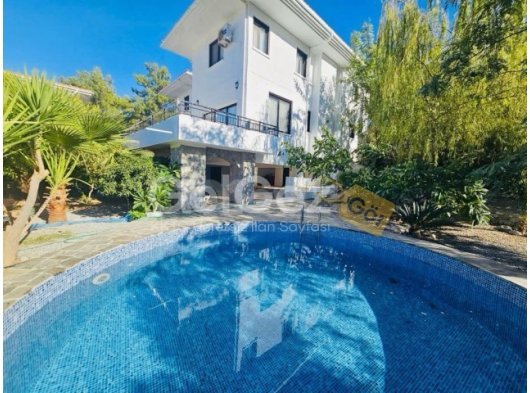 Karmi’de 1 Dönümden Fazla Arazi Üzerinde Muhteşem 4 Yatak Odalı Villa !