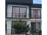Girne Lapta da huzurlu site içerisinde satılık 3+1 ikiz villa