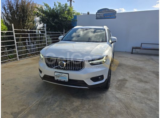 VOLVO XC40 B4