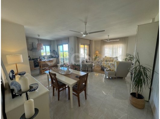 Lapta, Girne’de Şık 3+1 Eşyasız Çatı Katı Daire - Modern ve Ferah Yaşam Alanı