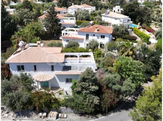 Özanköy, Girne’de Özel Havuzlu Lüks 4 Yatak Odalı Villa