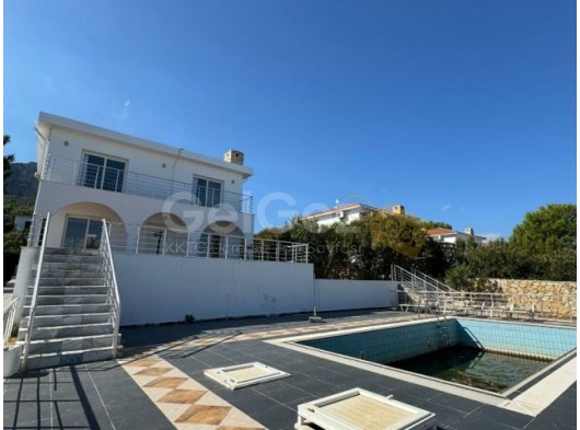 KIRALIK- ESYASIZ 3/4 +1 HAVUZLU VILLA