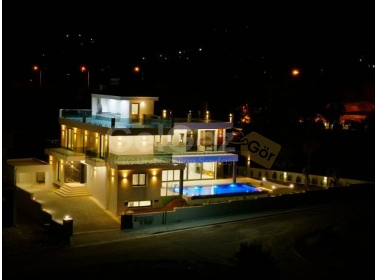 EDREMİT TE EŞİ BENZERİ GÖRÜLMEMİŞ EMSALSİZ HAVUZLU ULTRA LÜX SUİT VİLLA