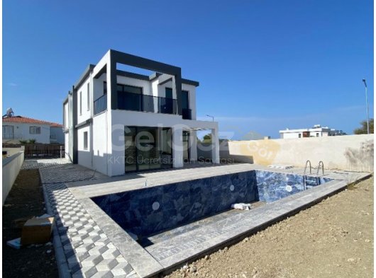 ALSANCAKTA YEPYENI 4+1 TUM ODALAR ENSUIT HAVUZLU VILLA