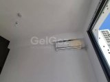 Bu Yepyeni, 3 Yatak Odalı, 2,5 Banyolu Yarı Müstakil Villa, Üç Geniş Yatak Odası ve İki Buçuk Banyo Sunmaktadır. Açık Planlı Bir Oturma Alanı, Modern Bir Mutfak