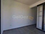 Bu Yepyeni, 3 Yatak Odalı, 2,5 Banyolu Yarı Müstakil Villa, Üç Geniş Yatak Odası ve İki Buçuk Banyo Sunmaktadır. Açık Planlı Bir Oturma Alanı, Modern Bir Mutfak