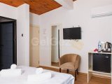 Yepyeni Denize Sıfır Otel! Konforlu Yataklar, Ac Wi-Fi, Tv ve Modern Tasarımlı Banyolara Sahip Stüdyolar ve 1 Yatak Odalı Çatı Katları. Concept Cafe "Rasas