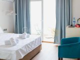 Yepyeni Denize Sıfır Aile Otelimize Hoş Geldiniz! Konforlu Yataklar, Ac Wi-Fi, Tv ve Modern Tasarımlı Banyolara Sahip Stüdyolar ve 1 Yatak Odalı Loftlar. Concep