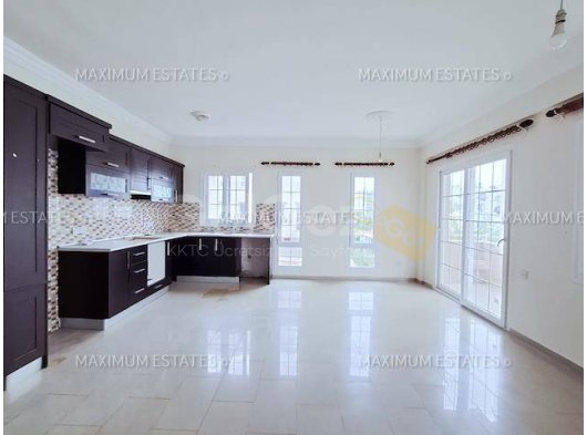 Girne Merkezde Kiralık Geniş ve Konforlu 2+1 Daire