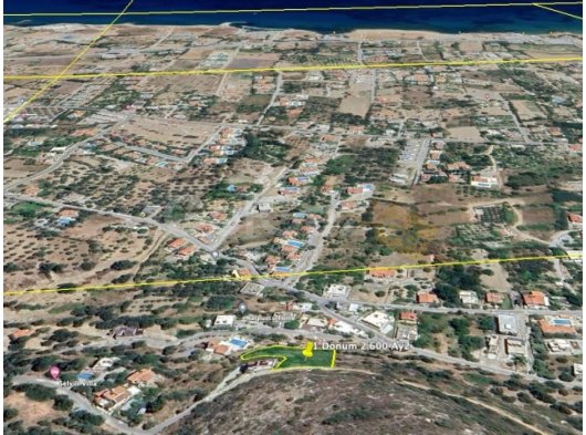 GİRNE-LAPTA'DA PROJESİ ONAYLI ŞEHİRDEN UZAK DENİZ MANZARALI FIRSAT ARSA