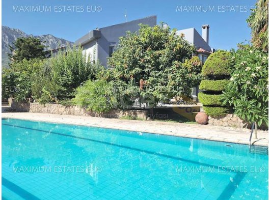 Ana Yol Üstü. Şömineli, Bahçeli ve Havuzlu 3 Yatak Odalı Villa - Kolan British Clinic'in Karşısında Ana Yol Konumu Artık Uzun Dönem Kiralamaya Açık Olan Bu 