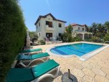 Girne / Alsancak’ ta plaja yürüme mesafesinde özel havuzlu villa *TEK YETKİLİ*