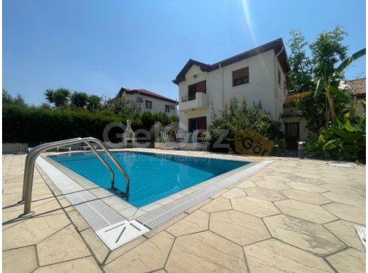 Girne / Alsancak’ ta plaja yürüme mesafesinde özel havuzlu villa *TEK YETKİLİ*