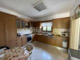 Girne / Alsancak’ ta plaja yürüme mesafesinde özel havuzlu villa *TEK YETKİLİ*