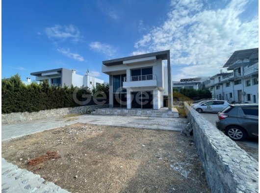 GİRNE ALSANCAK'TA SATILIK NATAMAM FIRSAT VİLLA