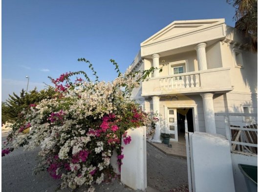 GİRNE ÇATALKÖY BÖLGESİNDE ÖZEL HAVUZ MUHTEŞEM 3+1 KİRALIK VİLLA