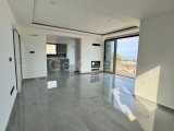 Girne’de TÜRK KOÇANLI deniz manzaralı Tripleks Villa