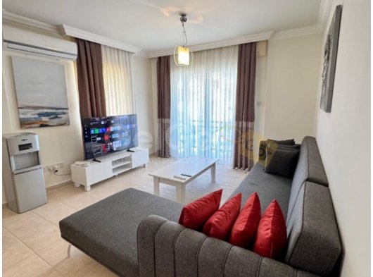 ???? Girne Merkez’de Kiralık 1+1 Daire – Lüks Eşyalı ve Havuzlu!