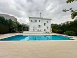 GİRNE ALSANCAK BOLGESİNDE FULL EŞYALI HAVUZLU 3+1 KİRALIK VİLLA