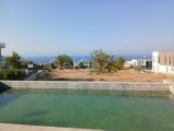 Çatalköy Girne’de Eşsiz Manzaralı 4+1 300m² Havuzlu Lüks Villa