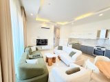 Girne merkezde havuzlu site içerisinde lüks eşyalı 2+1 daire