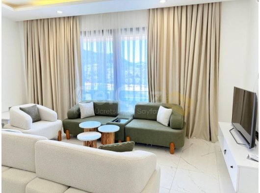 Girne merkezde havuzlu site içerisinde lüks eşyalı 2+1 daire