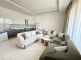 Girne merkezde havuzlu site içerisinde lüks eşyalı 2+1 daire