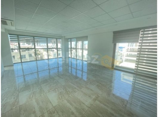 GİRNE MERKEZDE TİCARİ İZİNLİ 3 ODALI KİRALIK OFİS