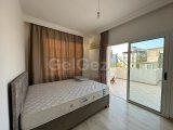 ???? Girne Merkez’de Kiralık 2+2 Penthouse – Dağ ve Deniz Manzaralı Şömineli Lüks Yaşam!