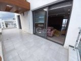 Girne merkezde dağ deniz manzaralı lüx 3+1 penthouse