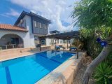 Karağaç Girne’de 3+1 380m² Özel Havuzlu Dağ Deniz Manzaralı Lüks Villa