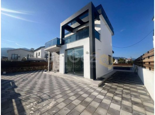 Ozanköy’de 4+1 Havuzlu Villa – Deniz ve Dağ Manzaralı