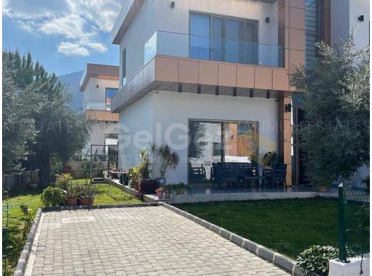 Güzel Deniz Manzaralı 3 Yatak Odalı Modern Tarz İkiz Villa