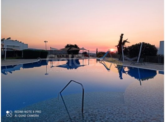 BAHÇELİ BOLGESİ PALM BAY VİEW SİTESİNDE SATİLİK 2+1 BAHCE KATİ DAİRE