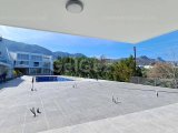 Girne Merkezine Sadece Birkaç Dakika Uzaklıkta, Çok Sessiz ve Yüksek Bir Noktada, Güzelce Tamamlanmış Daireler.