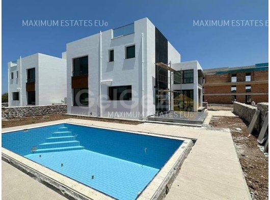 Girne Karşıyaka'da satılık özel havuzlu 3+1 villa