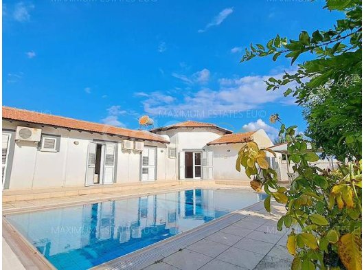 3 Yatak Odalı Havuzlu Bungalov Kumsala Birkaç Dakika Uzaklıkta