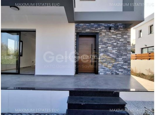 Alsancak'taki Bu Tamamen Tamamlanmış, Taşınmaya Hazır Villa, Modern Rahatlığı Muhteşem Bir Konumla Birleştiriyor. Üç Yatak Odalı, İki Buçuk Banyolu Villa, Y