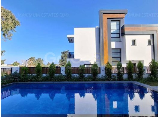 Bu Lüks 5 Yatak Odalı, 5 Banyolu Triplex Villa 530 m² Alana ve 1 Dönümden Büyük Bir Arsaya Sahiptir. Villa, Ekstra Yaşam Alanı, Ev Spor Salonu
