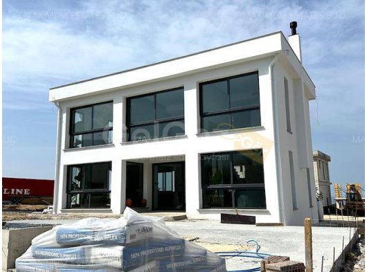 Son 2 Villa: Huzurlu ve Sakin Bir Bahçeli'de, Nefes Kesen Deniz ve Dağ Manzaralı, Havuzlu, Üstün Kaliteli 3 Yatak Odalı Villalar.