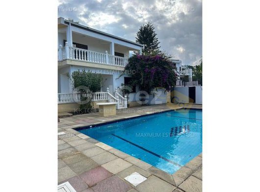 Kıbrıs'ın En İyi Yerlerinden Biri Olan Bellapais'te Geleneksel Bir Kıbrıs Evi 3 Yatak Odası 4 Banyo Şömineli Salon ve Terasa Erişim Kapalı Alan: 170 m²