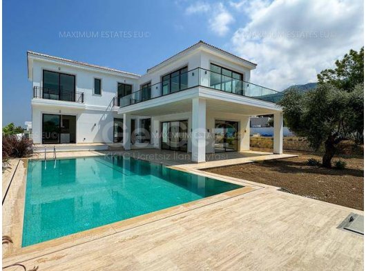 Kıbrıs'ın En Seçkin ve Pitoresk Yerlerinden Biri Olan Bellapais'te, Nefes Kesen Manzaraları ve Muhteşem Tarihi Bellapaid Manastırı İle 11M X 5M Yüzme Ha