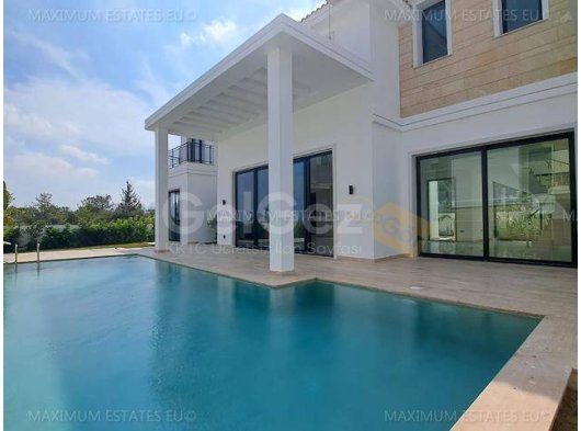 Kıbrıs'ın En Seçkin ve Güzel Yerlerinden Biri Olan Bellapais'te, Nefes Kesen Manzaraları ve Muhteşem Tarihi Bellapais Manastırı İle Özel Taşmalı Yüzme H