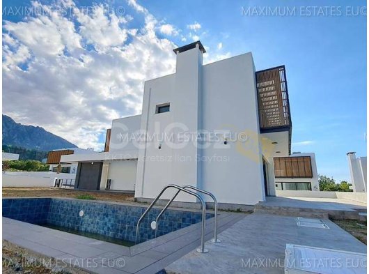 Kıbrıs'ın En Çok Aranan Lokasyonlarından Biri Olan Edremit'te, Halk Plajına, İki Adet 5 Yıldızlı Otele ve Tüm Olanaklara Arabayla Sadece Birkaç Dakika U