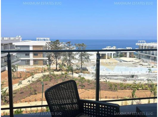 Tamamen Mobilyalı, İki Yatak Odalı, İki Buçuk Banyolu Zemin Kat Dubleksi, İki Seviyede Konforlu Bir Yaşam Sunmaktadır. Özellikler: - *Yatak Odaları ve Banyolar: