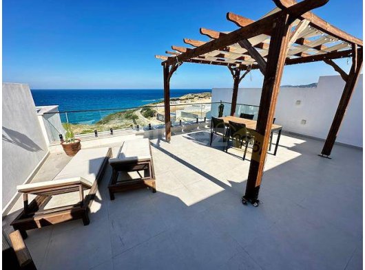 Kuzey Kıbrıs'ın Ünlü Geliştiricisinin Benzersiz Bir Projesinde, Muhteşem Deniz Kenarı Lokasyonunda 2 Yatak Odalı Çatı Katı. Esentepe'nin Hızla Gelişen B