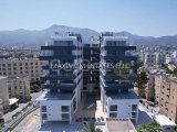 Bu Lüks 3 Yatak Odalı, 2 Banyolu Penthouse Tamamen Mobilyalıdır ve Muhteşem Dağ ve Deniz Manzarası Sunmaktadır. Geniş Balkonda Dinlenmek ve Eğlenmek İçin Mükemm